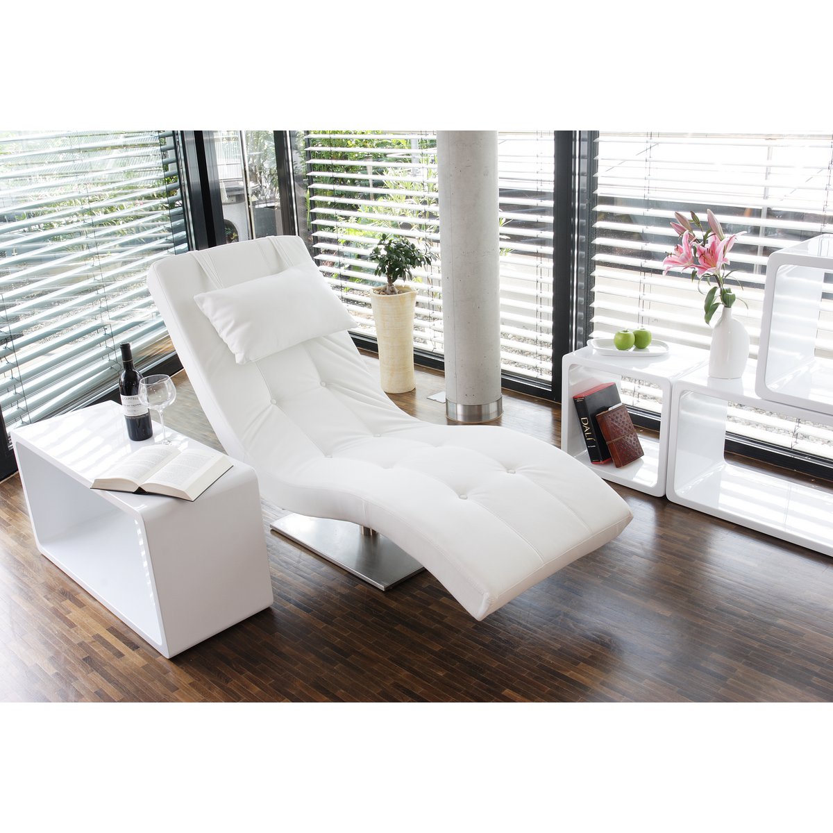 Relax ligbed wit kunstleer look