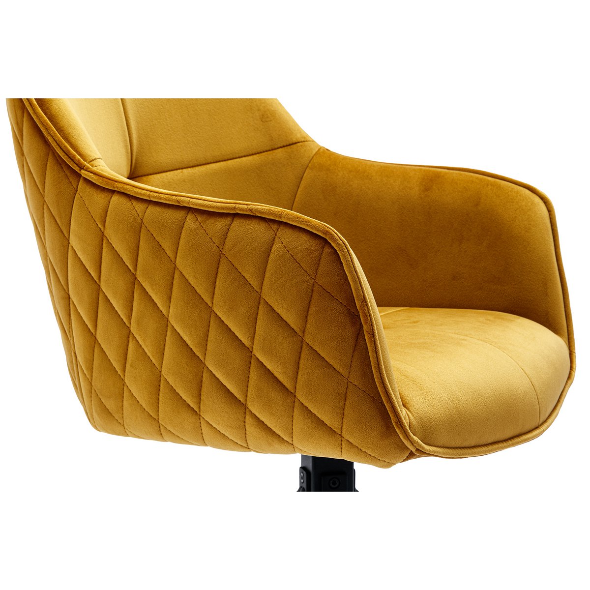Fauteuil met gele honingraatquilt