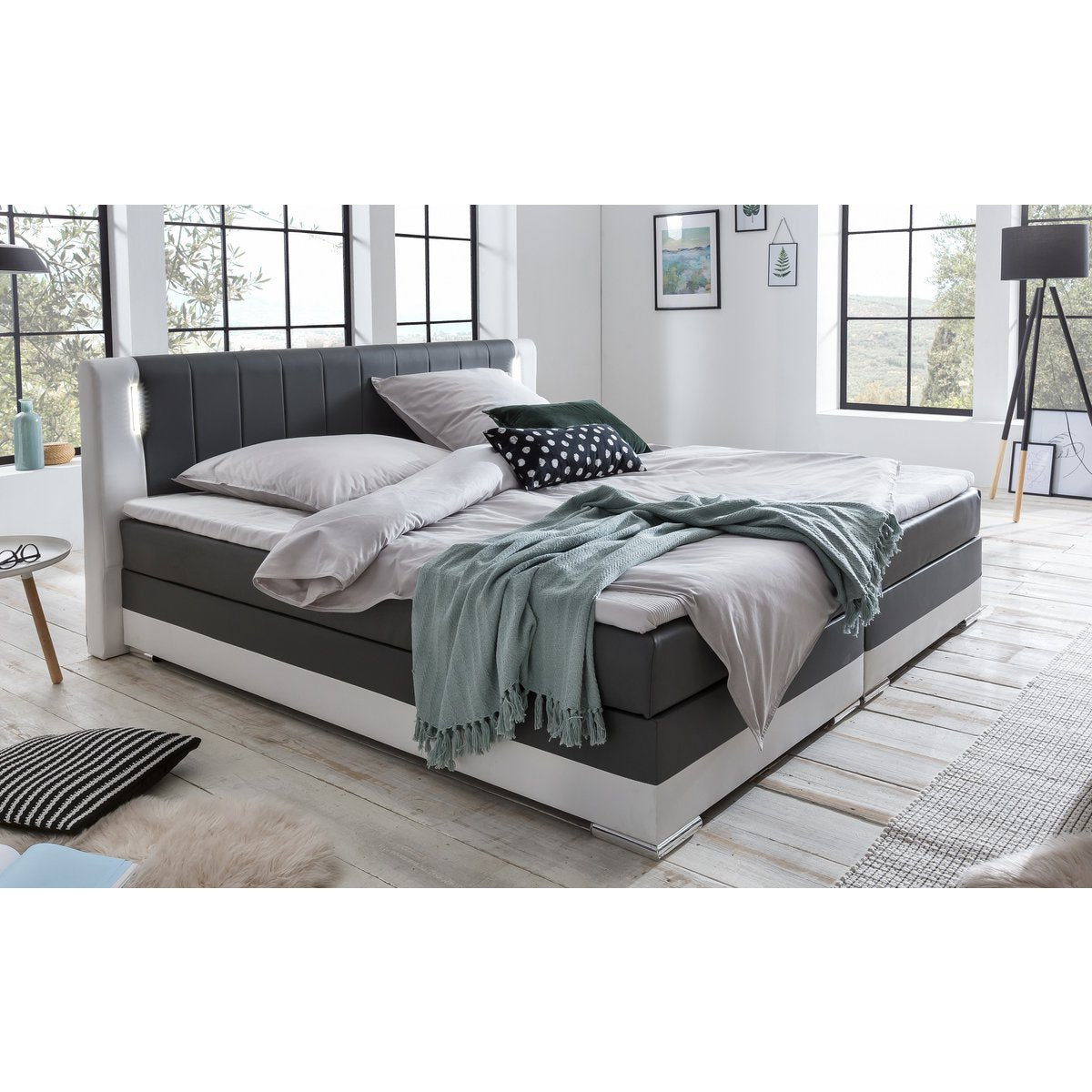 Boxspringbed 180 x 200 cm LED grijs/wit kunstleerlook