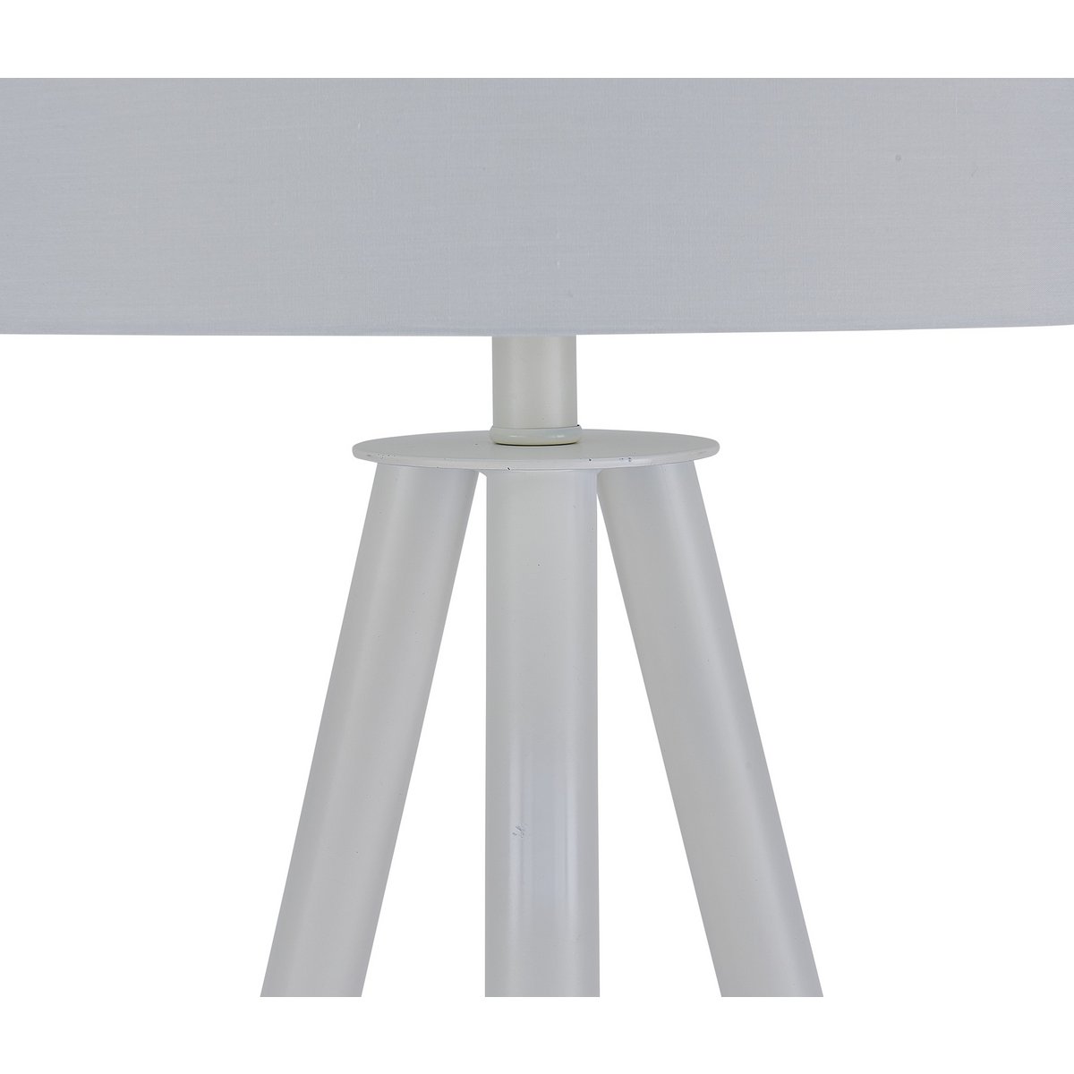 Staande lamp met houten frame en witte/natuurlijke stoffen kap