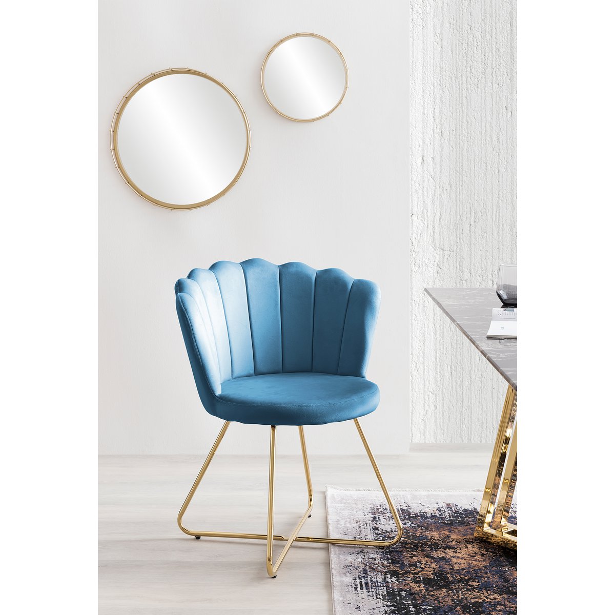 Set van 2 blauwe fluwelen kuipstoelen