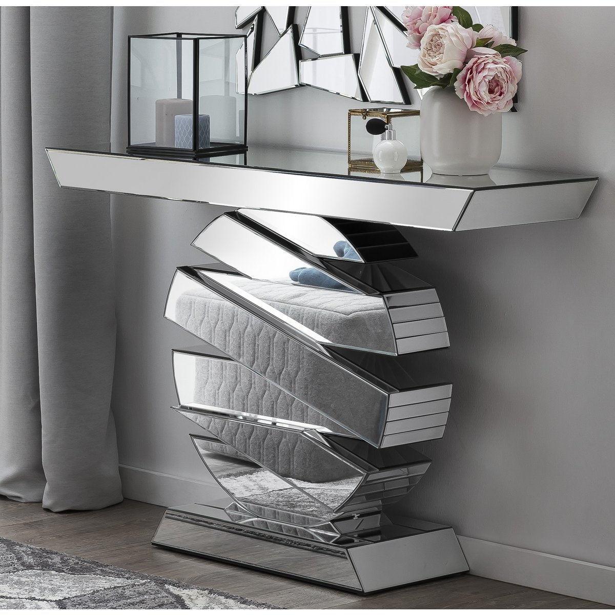 Tafel gemaakt van MDF met spiegelglas, ronde voet