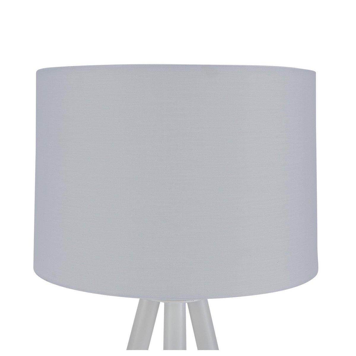 Staande lamp met houten frame en witte/natuurlijke stoffen kap