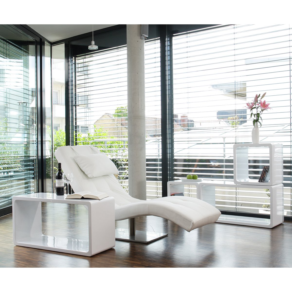 Relax ligbed wit kunstleer look