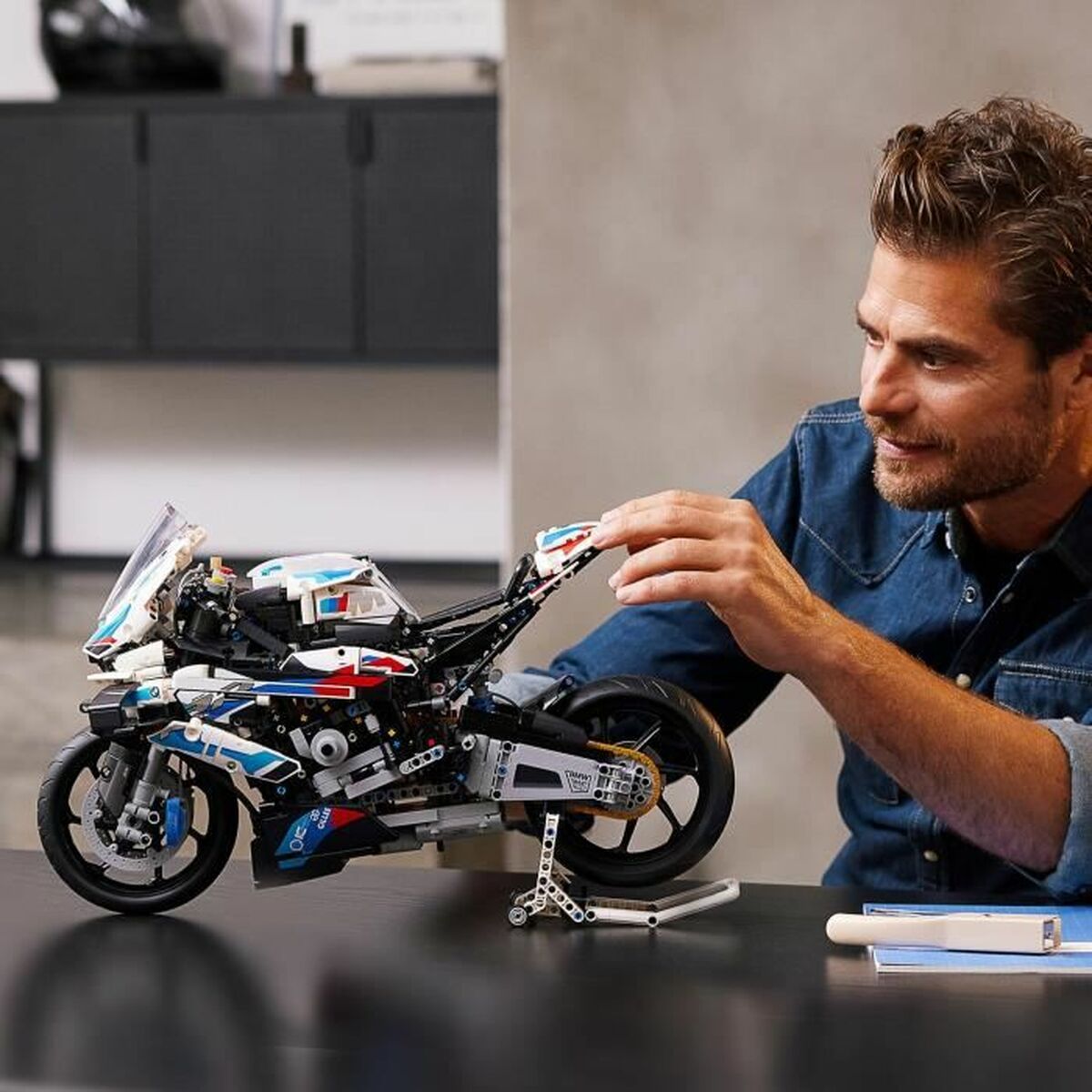 Bouwspel   Lego Technic BMW M 1000 RR Motorcycle