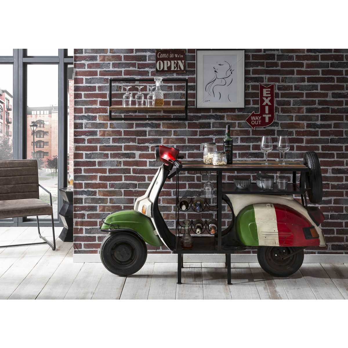 Bartafel "Italië" gemaakt van een gerecyclede scooter
