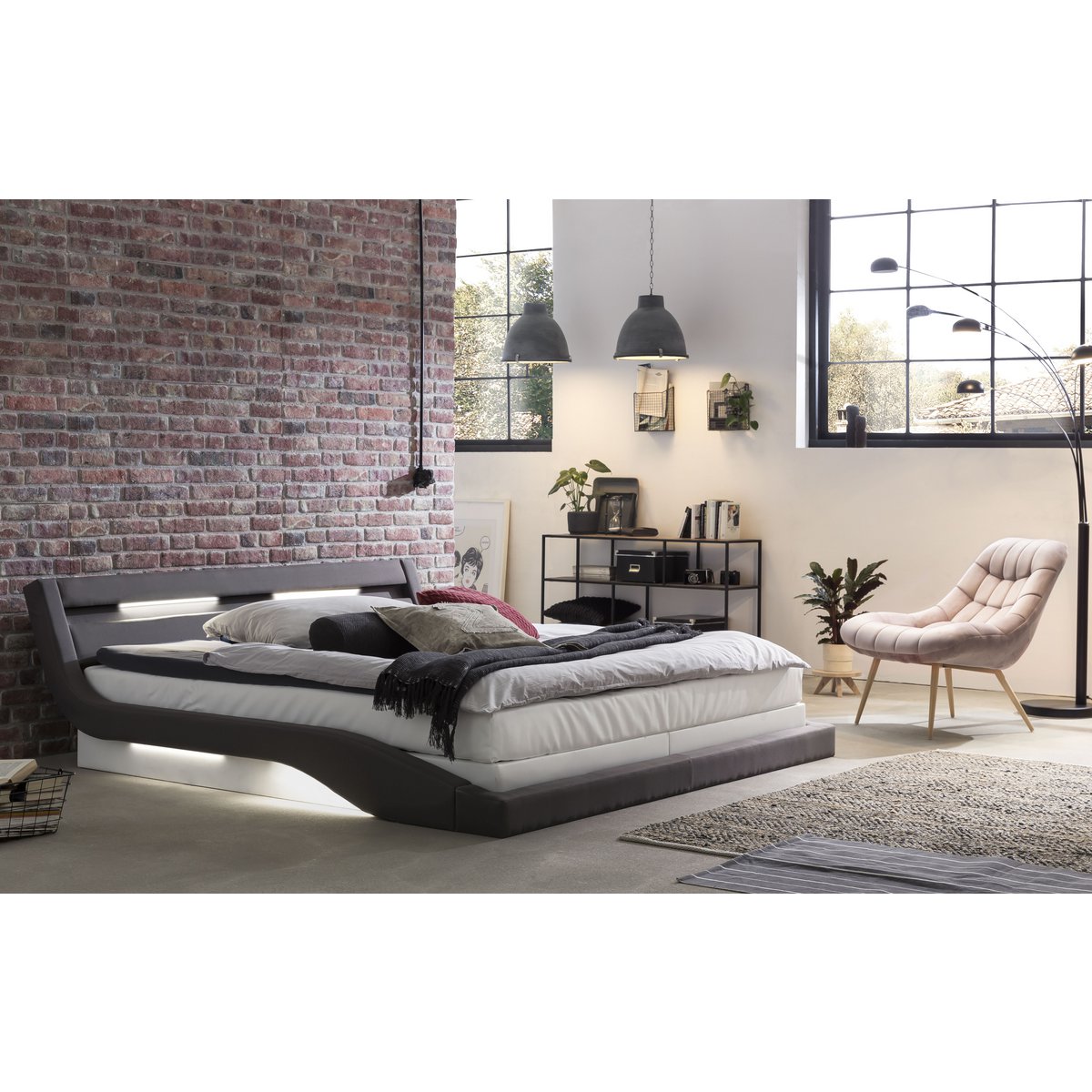 Fauteuil XXL fluweel roze metaal houtlook