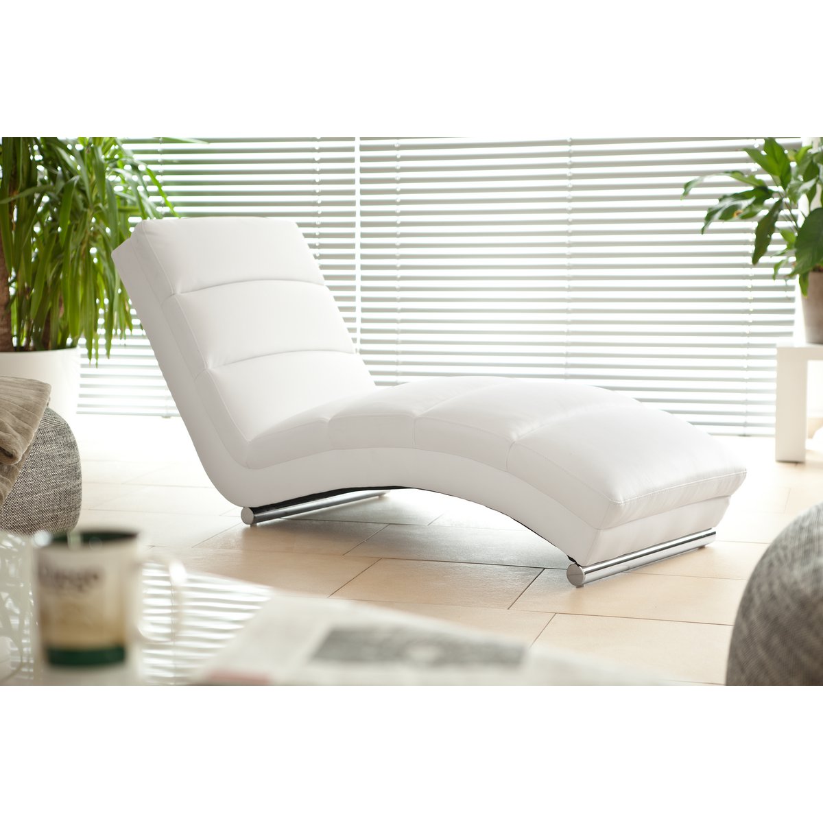Relax ligbed wit kunstleer look