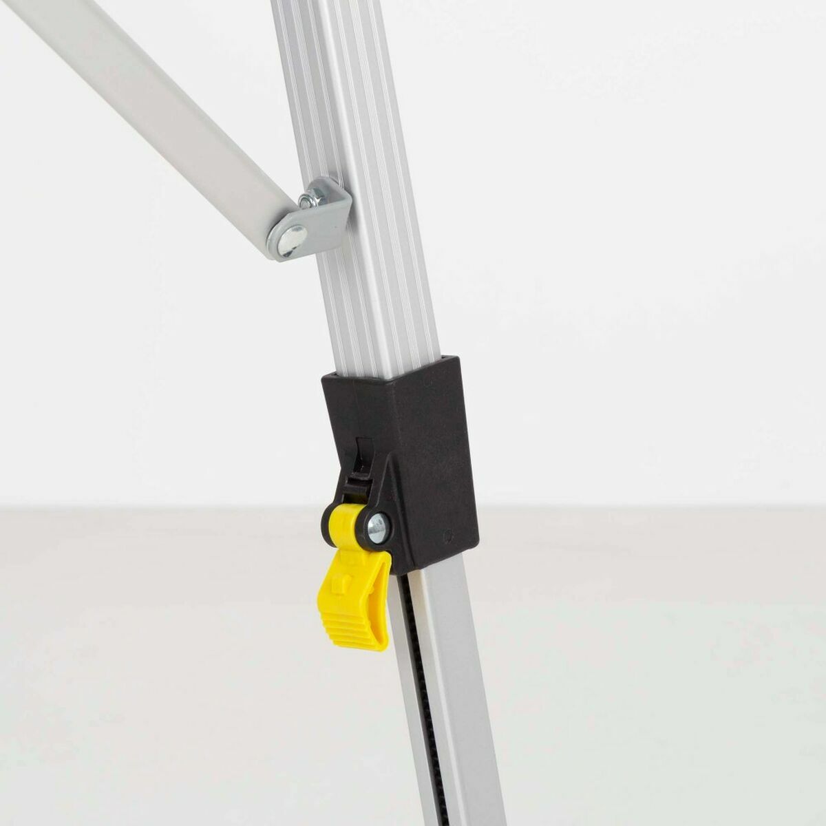 V5HAE1C58C5D114759AB11EDAD12F682C6ER7063097P5