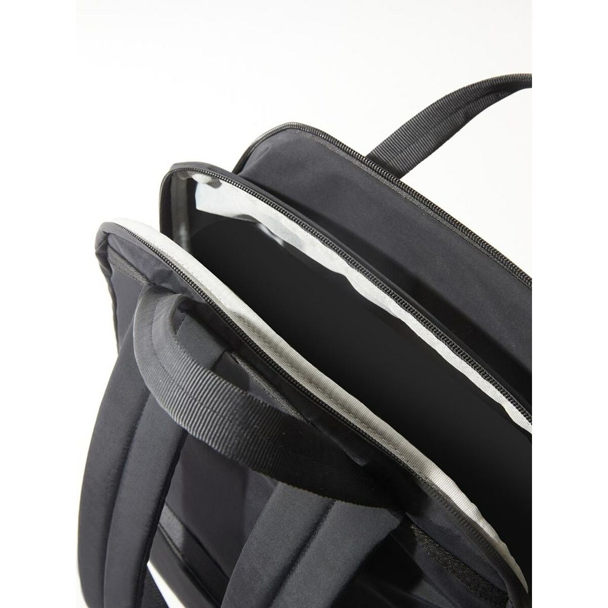 V5H44C2C6B3FE47914BCD86B66C9F8DC29BR5851300P9