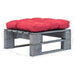 Tuinhocker met rood kussen pallet hout grijs