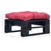 Tuinpoef met rood kussen pallet hout zwart