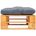 Tuinpoef met grijs kussen pallet hout honingbruin