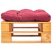 Tuinpoef met rood kussen pallet hout honingbruin