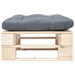 Tuinpoef met grijs kussen pallet hout naturel