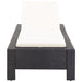 Ligbed met kussen poly rattan zwart
