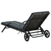 Ligbed met kussen en wieltjes poly rattan antraciet