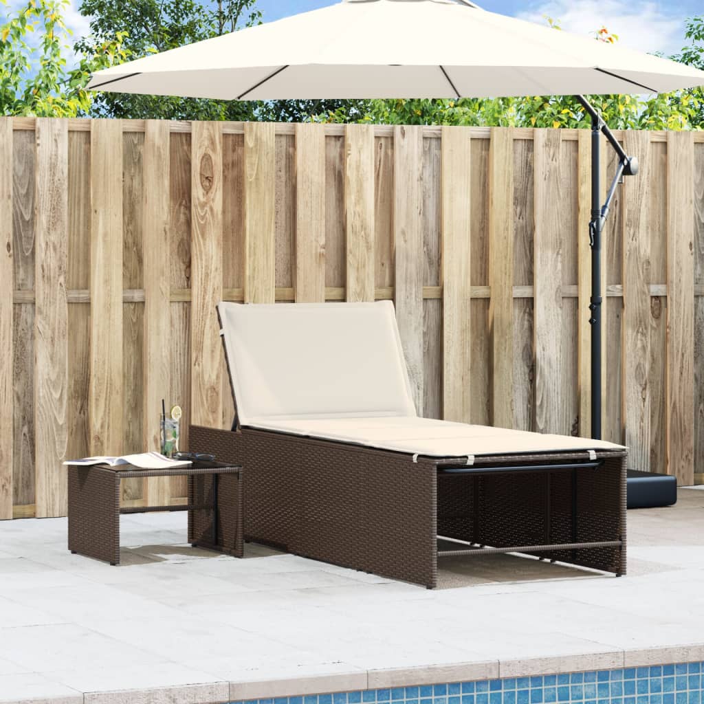 Ligstoelen 2 st met tafel bruin poly rattan