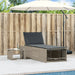 Ligstoelen 2 st met tafel lichtgrijs poly rattan