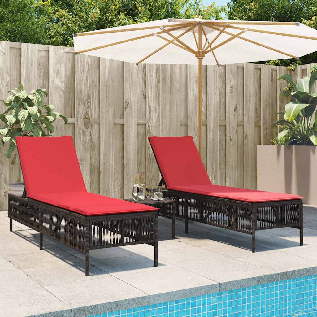 Ligstoelen 2 stuks met tafel Bruin Poly Rotan