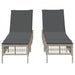 Ligstoelen 2 st met kussen poly rattan lichtgrijs