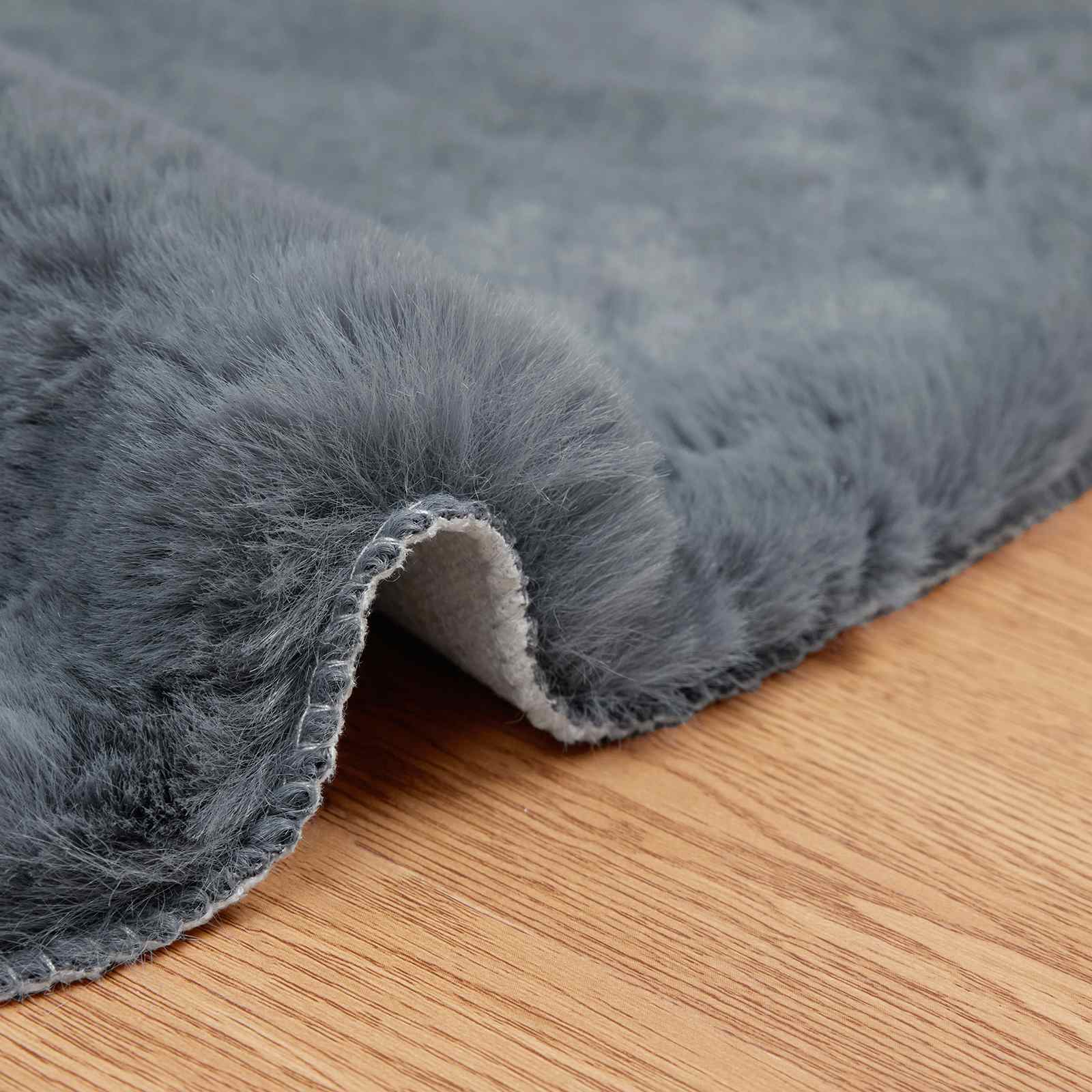 Antislip vloerkleed van imitatie konijnenbont OLITE 60 x 90 cm