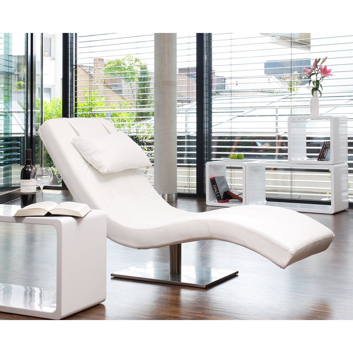 Relax ligbed wit kunstleer look