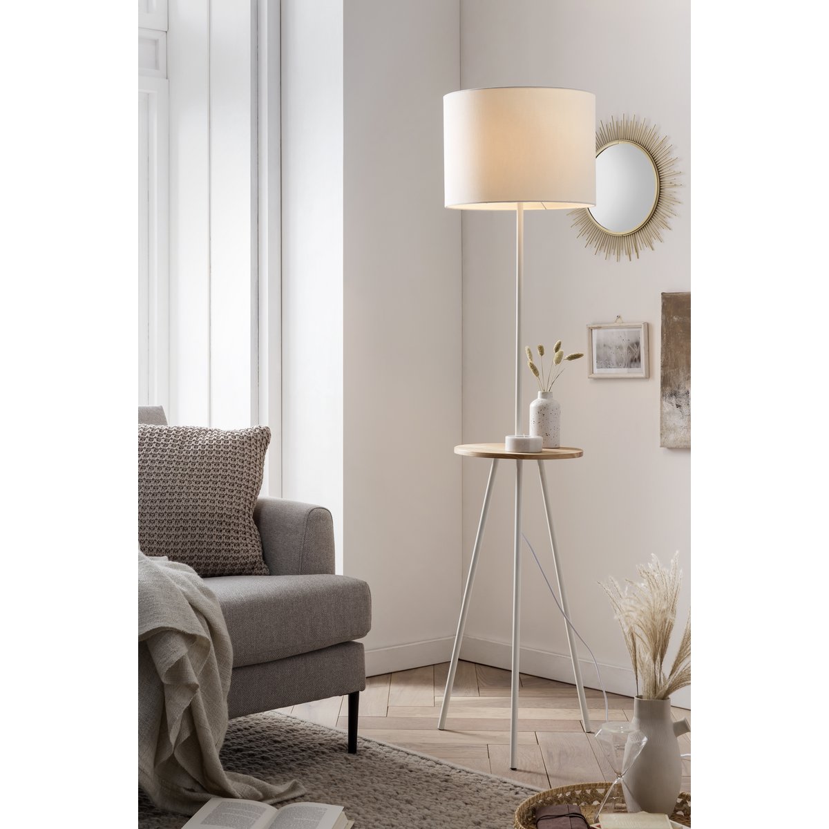 Vloerlamp met houten dienblad
