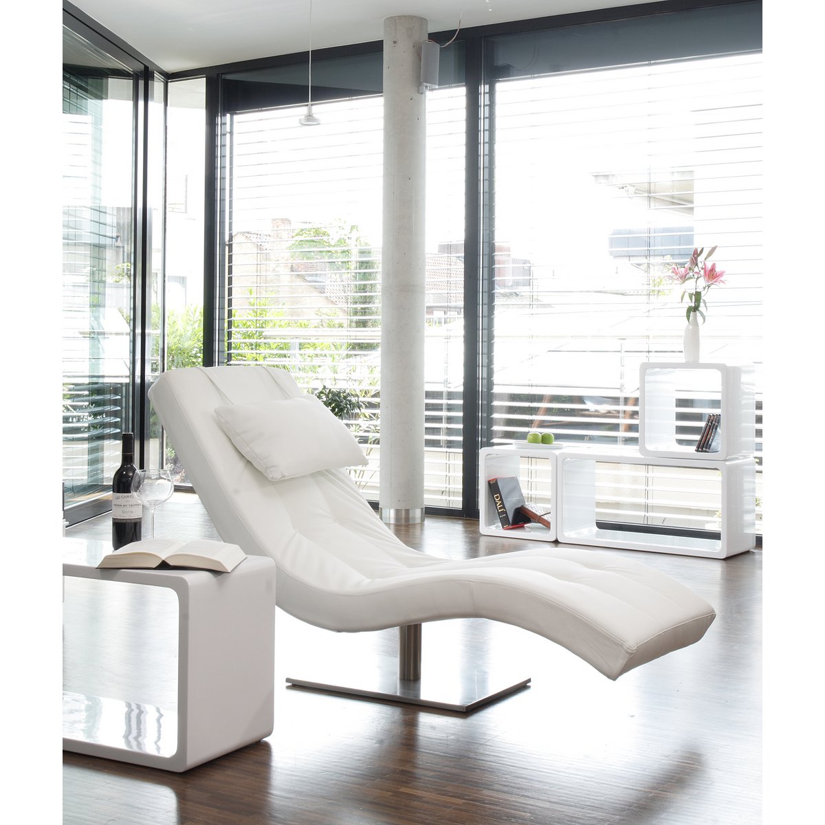Relax ligbed wit kunstleer look