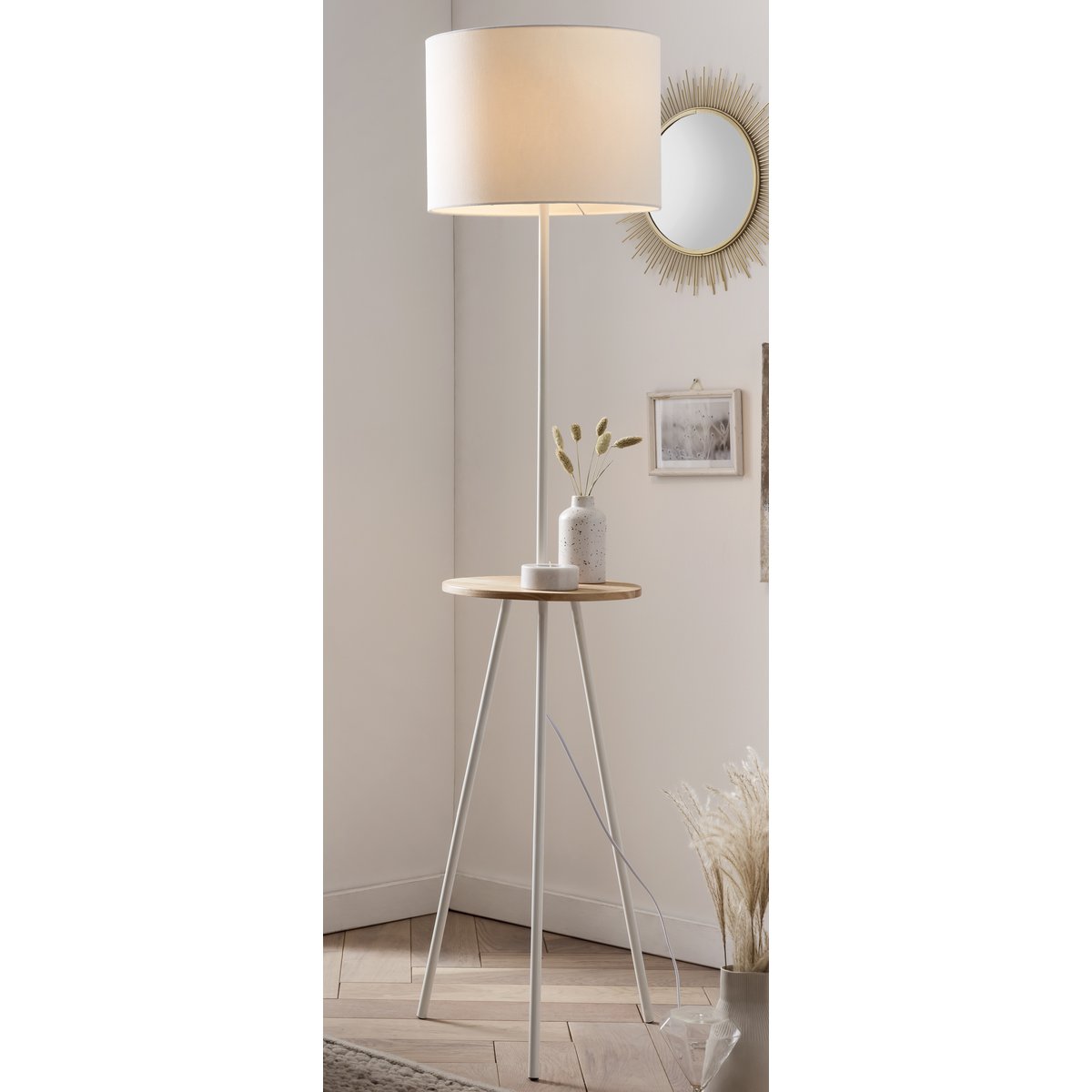 Vloerlamp met houten dienblad
