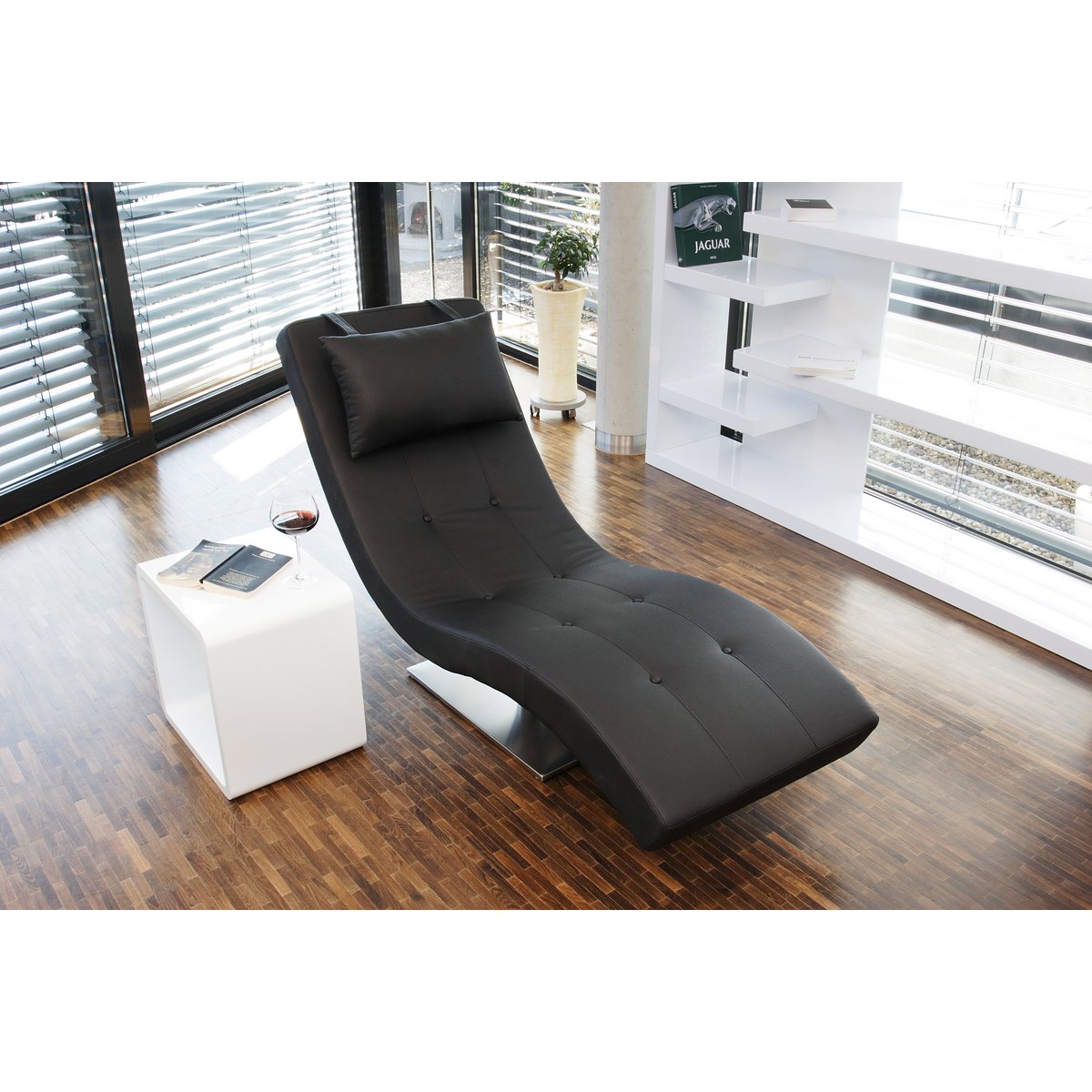 Relax ligbed zwart kunstleer look
