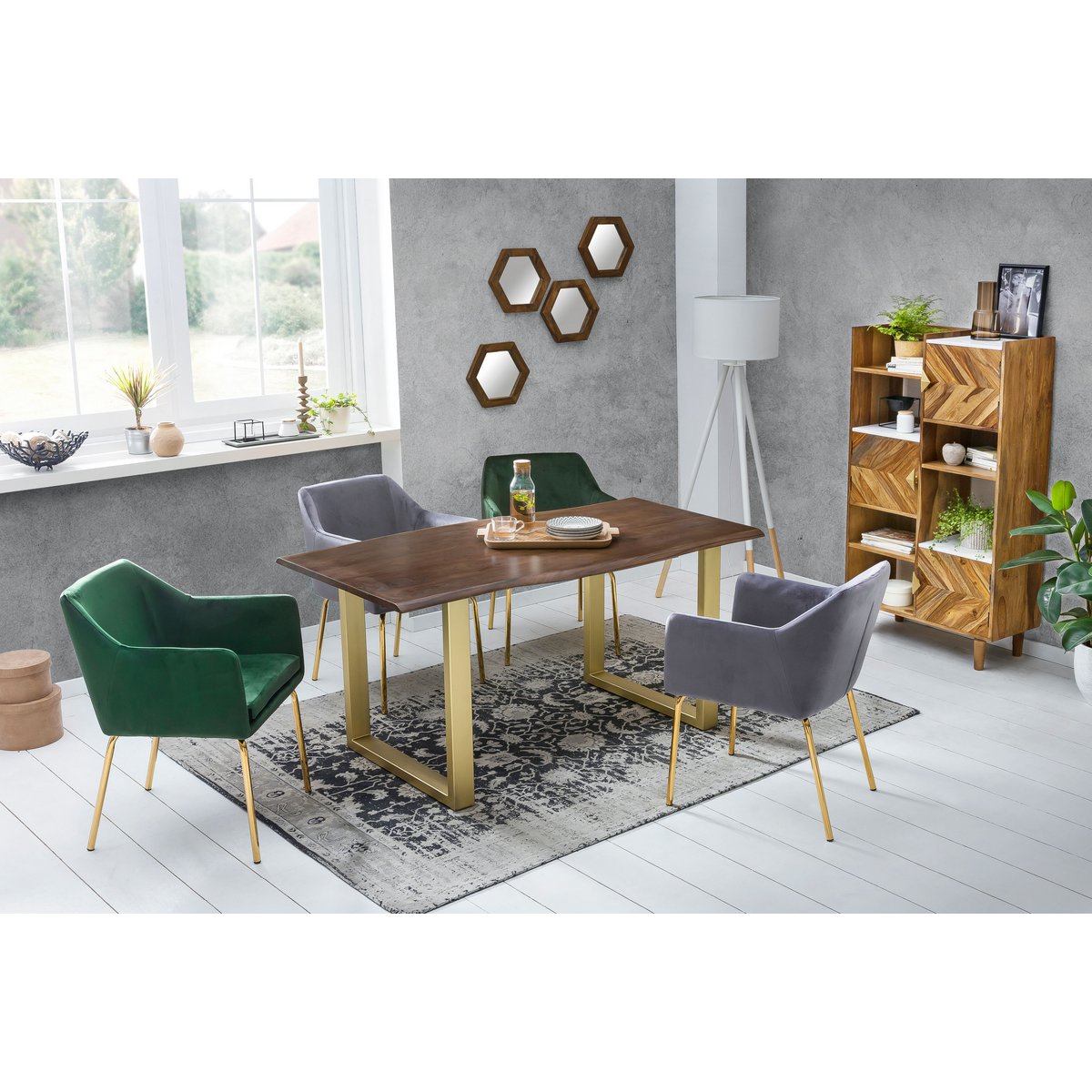 Tafel 160 x 85 cm, blad in walnoot kleur, frame in messing kleur