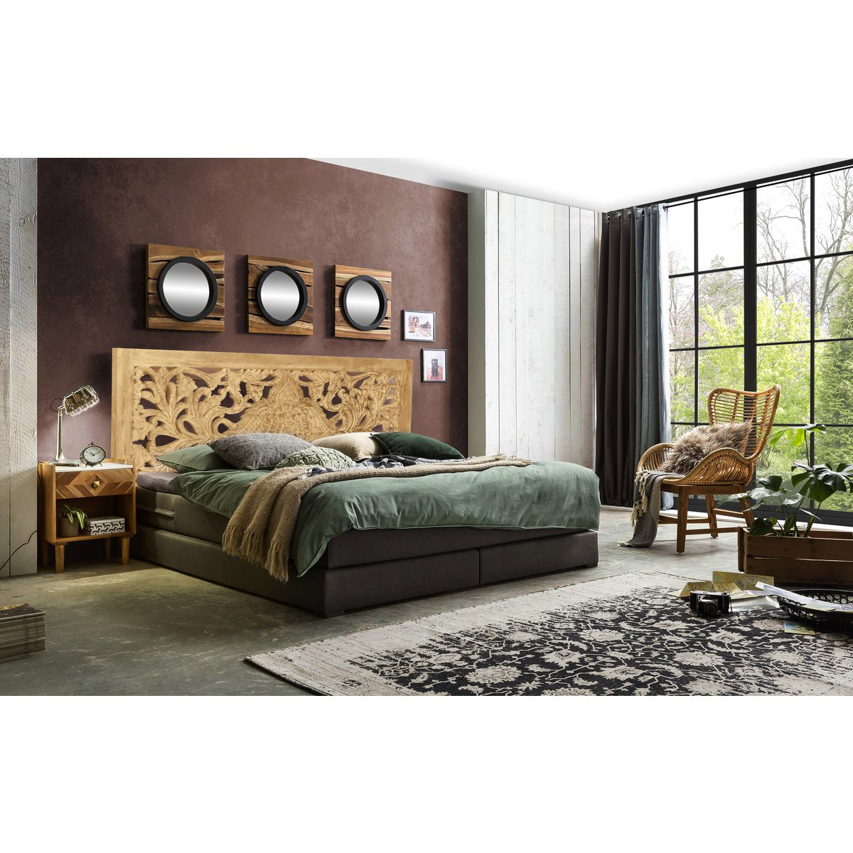 Boxspringbed met mangohouten hoofdbord