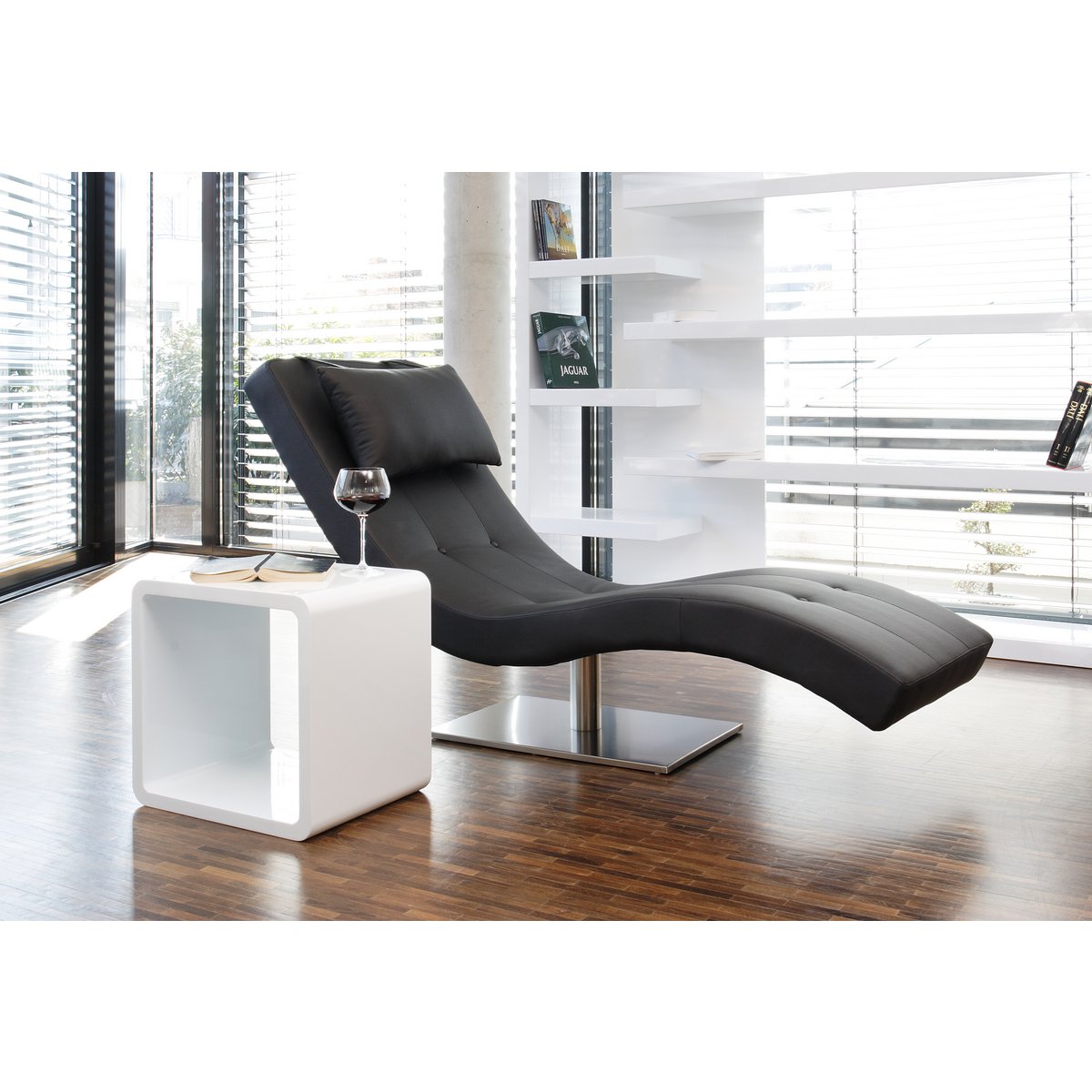 Relax ligbed zwart kunstleer look