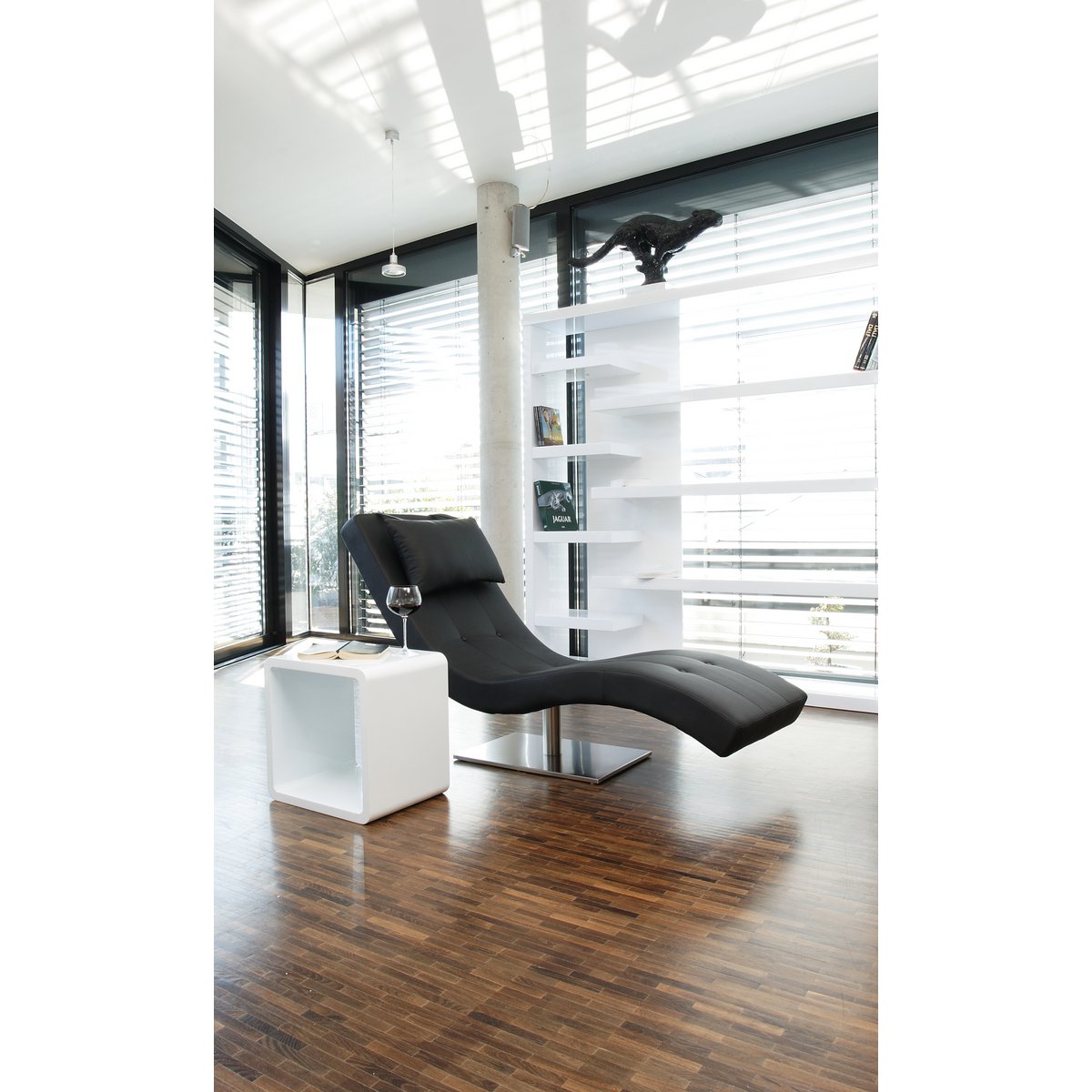 Relax ligbed zwart kunstleer look